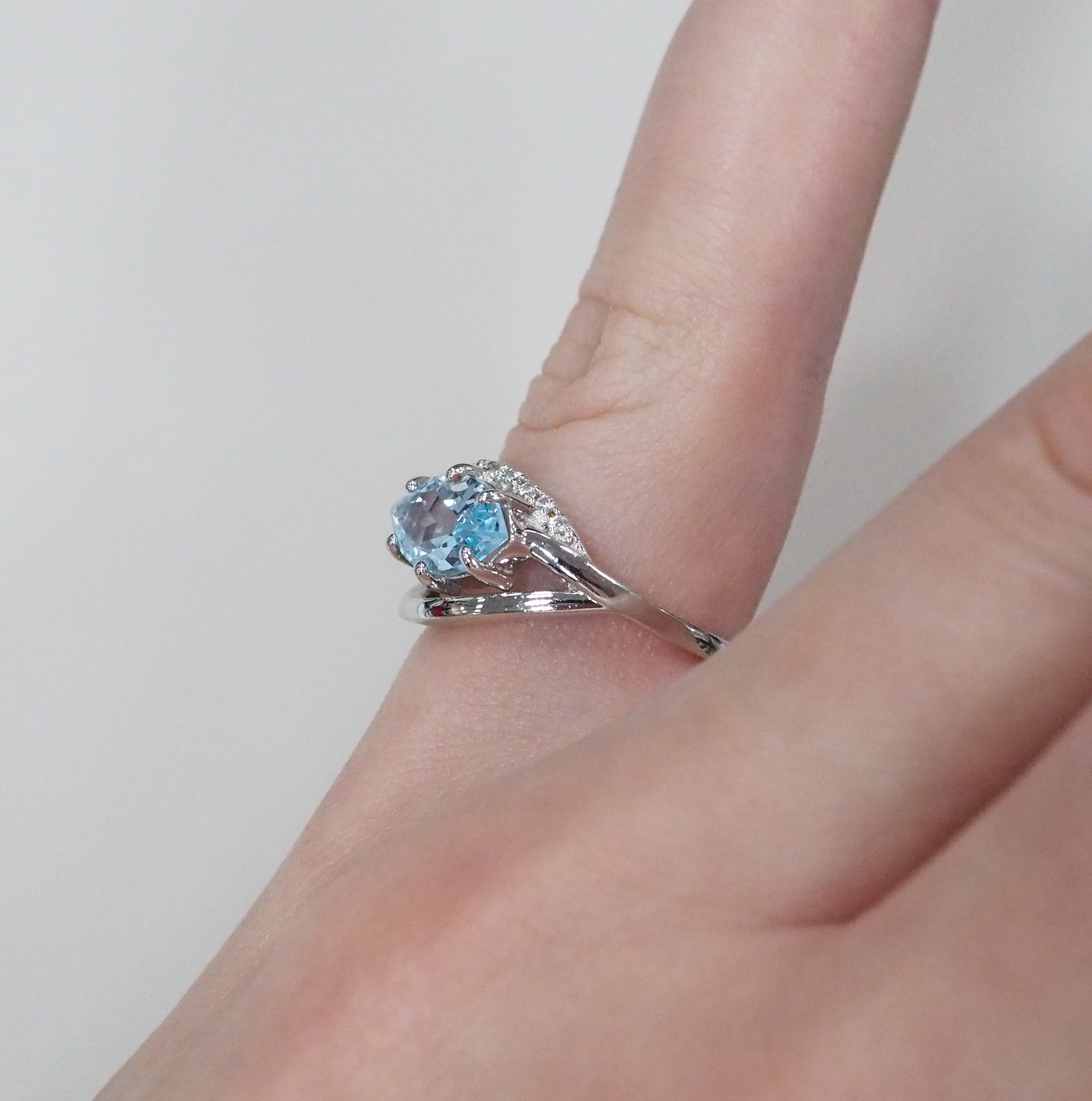 Серебряное кольцо с топазом